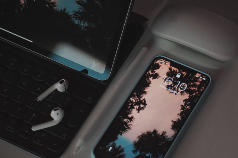 Alexandar Todov Productivity Apple Earpods Image EMPWR Youth Culture